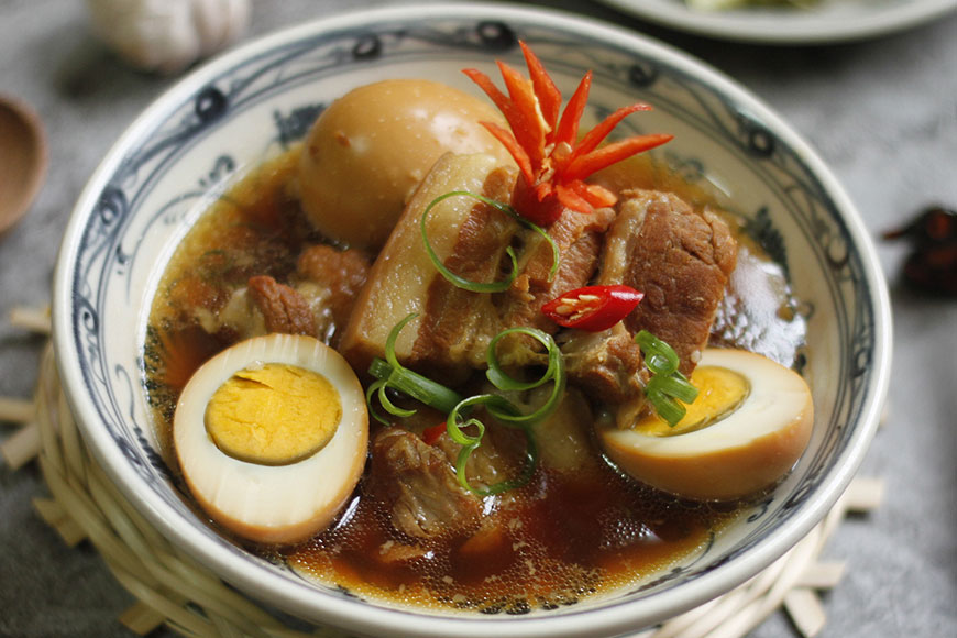 Ngày Tết không thể thiếu bát thịt kho ngon. Ảnh: Sưu tầm