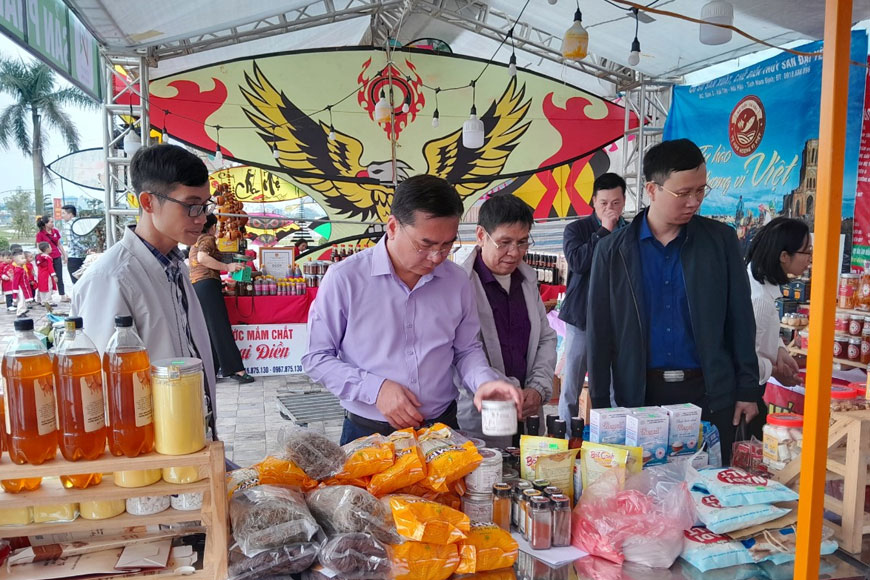 Lễ hội Chợ Viềng mỗi năm. Ảnh: Sưu tầm 