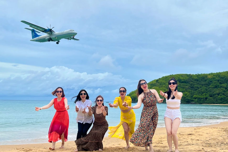 Hãy cân nhắc đến những yếu tố phụ để có chuyến bay giá rẻ. Ảnh: Sưu tầm 