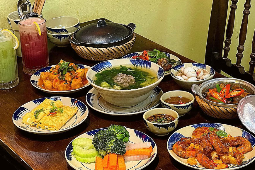 Những bữa cơm với các món dân dã nhưng được chế biến cẩn thận vẫn đem lại trải nghiệm ẩm thực rất khác cho du khách. Ảnh: Sưu tầm