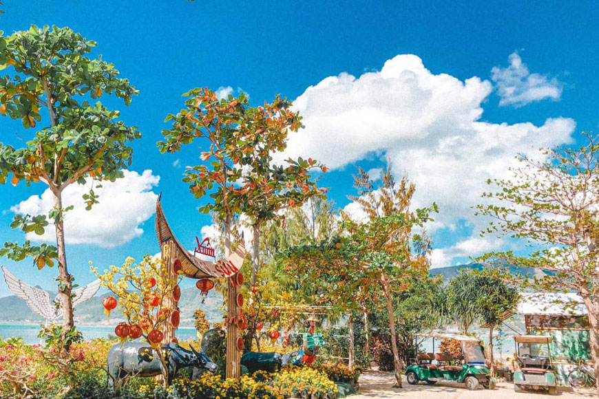 Tham quan Đảo Khỉ để tìm hiểu về ý nghĩa của những cái tên. Ảnh: Sưu tầm 