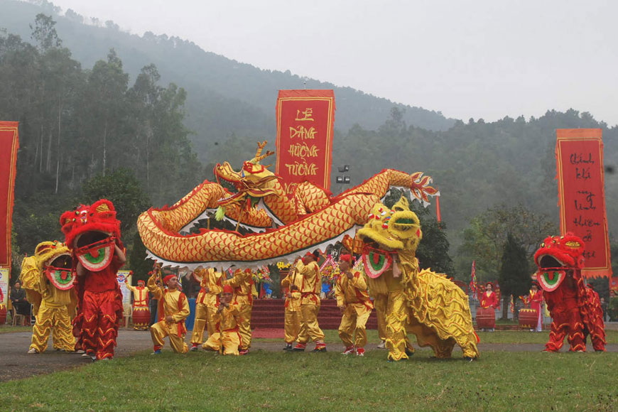 Lễ hội đền Vua Mai. Ảnh: Sưu tầm 
