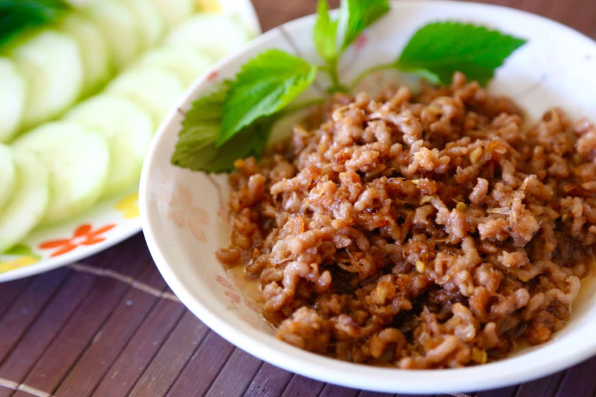 Bạn có thể dùng mắm tép Ninh Bình vào nhiều loại khác nhau. Ảnh: Sưu tầm 