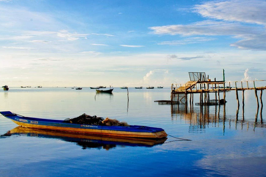 Làng chài Hàm Ninh. Ảnh: Sưu tầm 