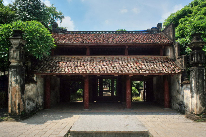 Sở hữu những nét kiến trúc đậm chất triều đình, đền thờ vừa là nơi tham quan vừa là địa điểm thờ tự  vua Lê Đại Hành, thái hậu Dương Vân Nga… Ảnh: Sưu tầm 