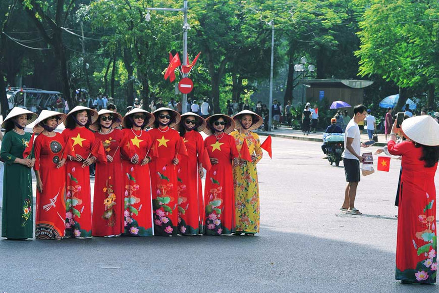 Hãy sạc đầy pin điện thoại và máy ảnh của mình để sẵn sàng ghi lại những khoảnh khắc quý giá. Ảnh: Sưu tầm