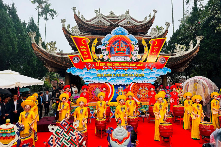 le-hoi-chua-huong