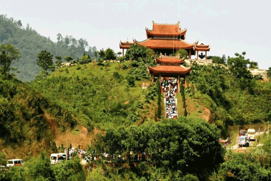 Lựa chọn phương tiện di chuyển tới ATK Định Hóa. Ảnh: sưu tầm