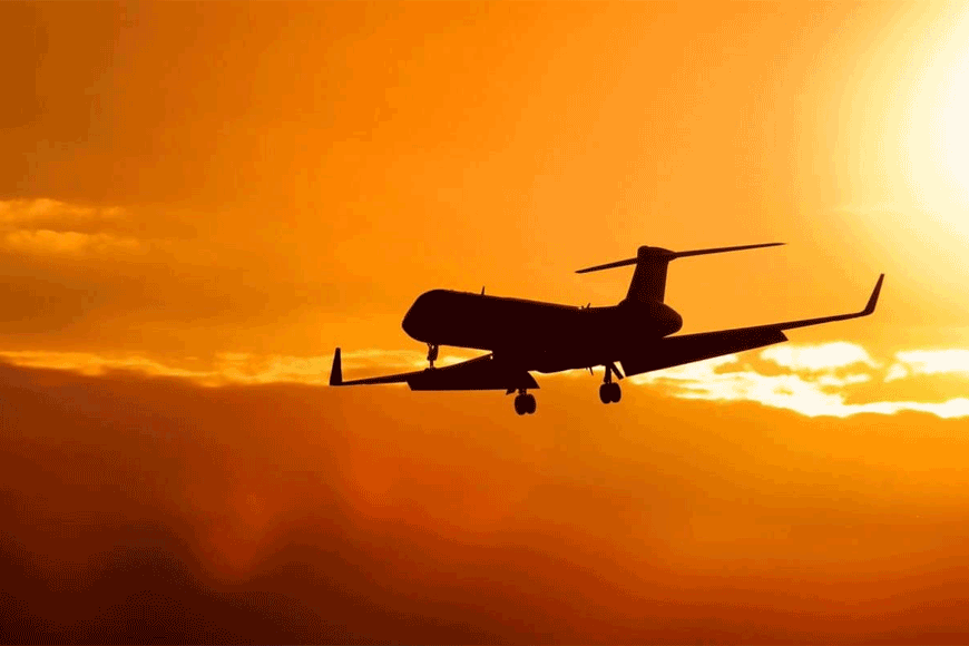 Sử dụng máy bay để di chuyển tới Kiên Giang. Ảnh: sưu tầm