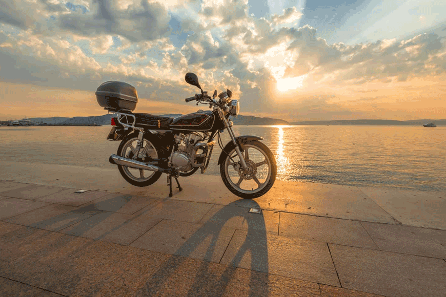 Cùng chiếc xe máy khám phá Phú Quốc. Ảnh: sưu tầm