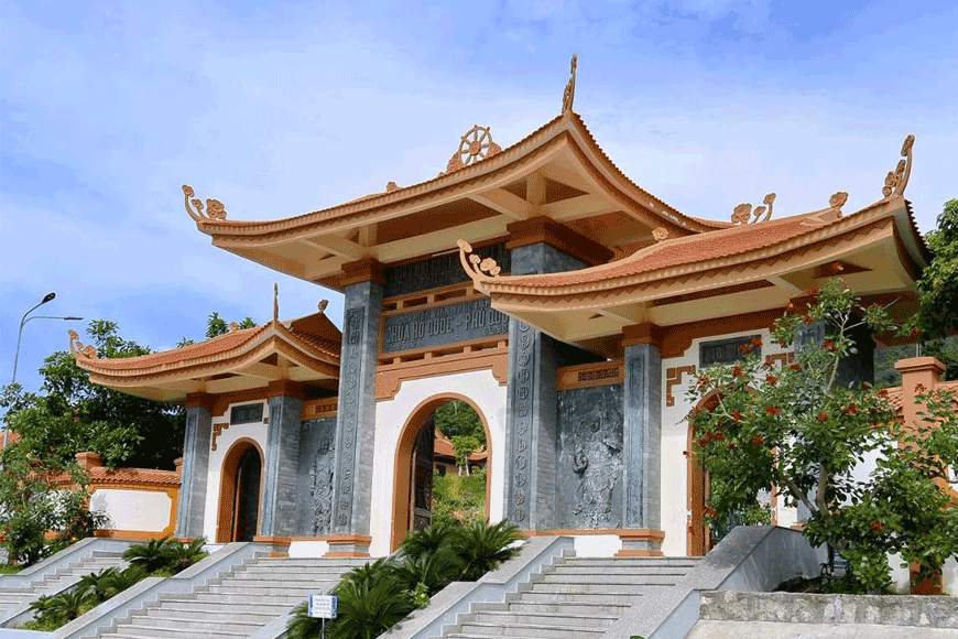 Cổng Tam Quan uy nghiêm. Ảnh: sưu tầm