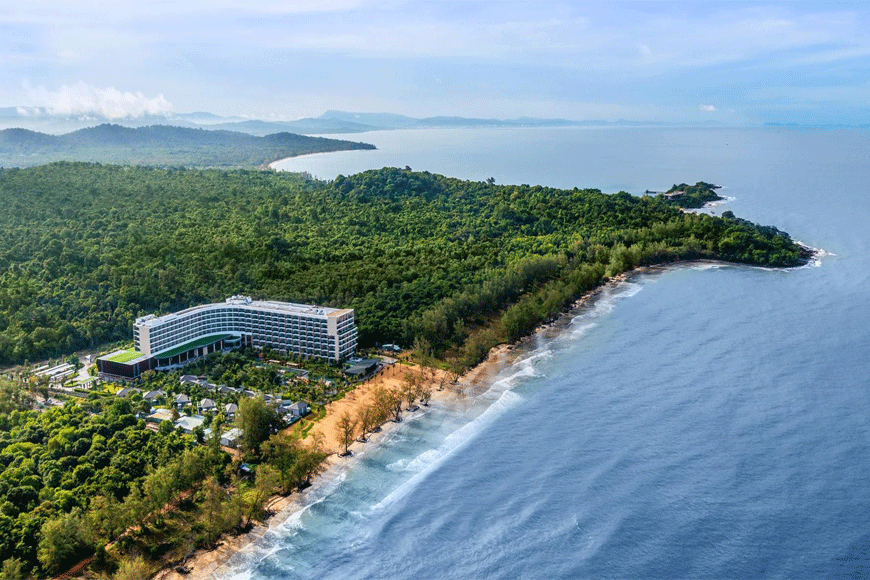 Khu resort cùng bãi biển riêng yên tĩnh. Ảnh: sưu tầm