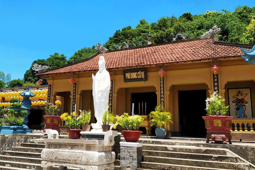 Không gian chùa chiền thanh tịnh. Ảnh: sưu tầm