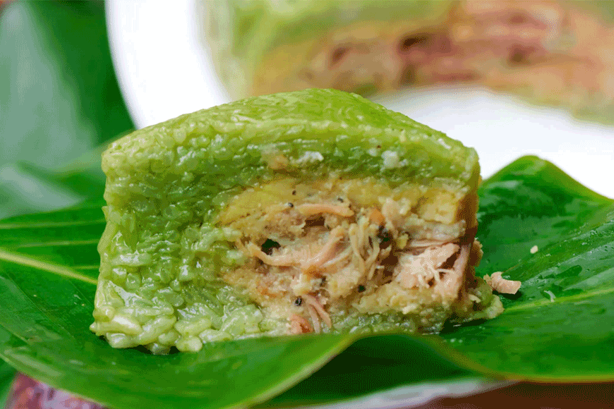 Thưởng thức những chiếc bánh chưng Bờ Đậu thơm ngon. Ảnh: sưu tầm