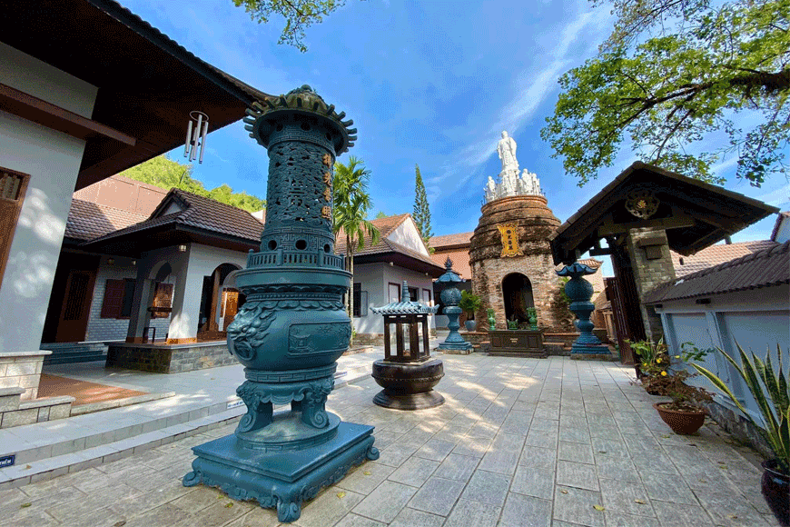 Không gian thanh tịnh chùa Lò Gạch. Ảnh: sưu tầm