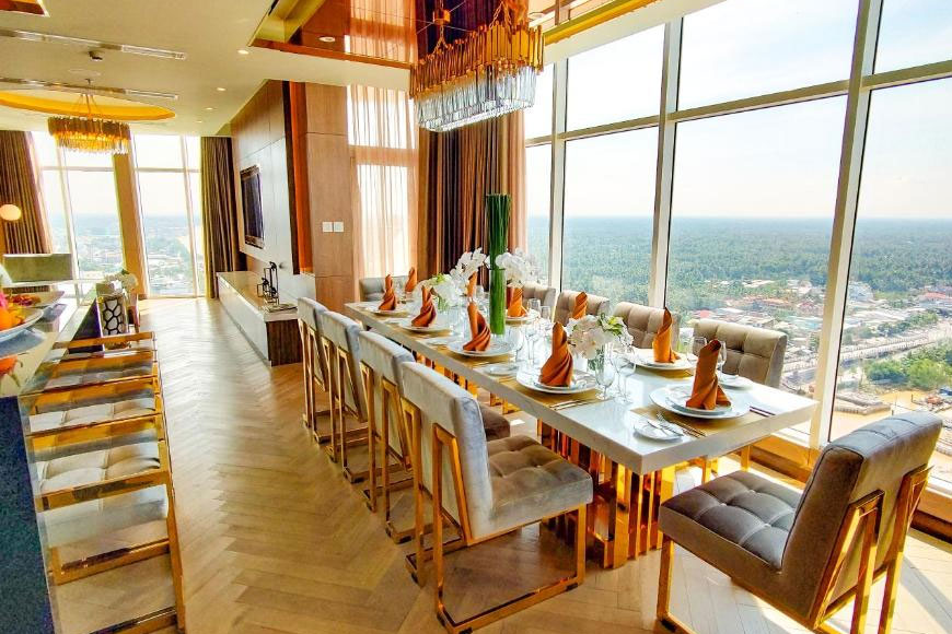 Khu vực nhà hàng trên cao của khách sạn. Ảnh: Sưu tầm 