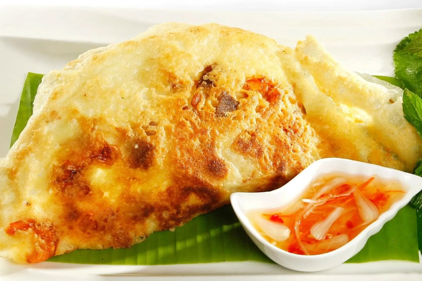 Hương vị đặc trưng thơm ngon của món bánh xèo ốc gạo. Ảnh: Sưu tầm 
