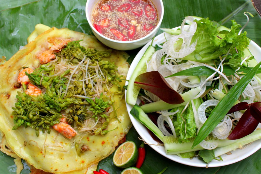 Những nguyên liệu thân quen làm nên món bánh xèo ốc gạo. Ảnh: Sưu tầm 