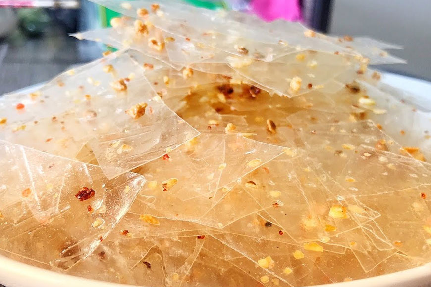 Bánh tráng cuốn tỏi ớt. Ảnh: Sưu tầm