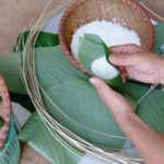 Quá trình chế biến bánh Cóoc Mò. Ảnh: Sưu tầm
