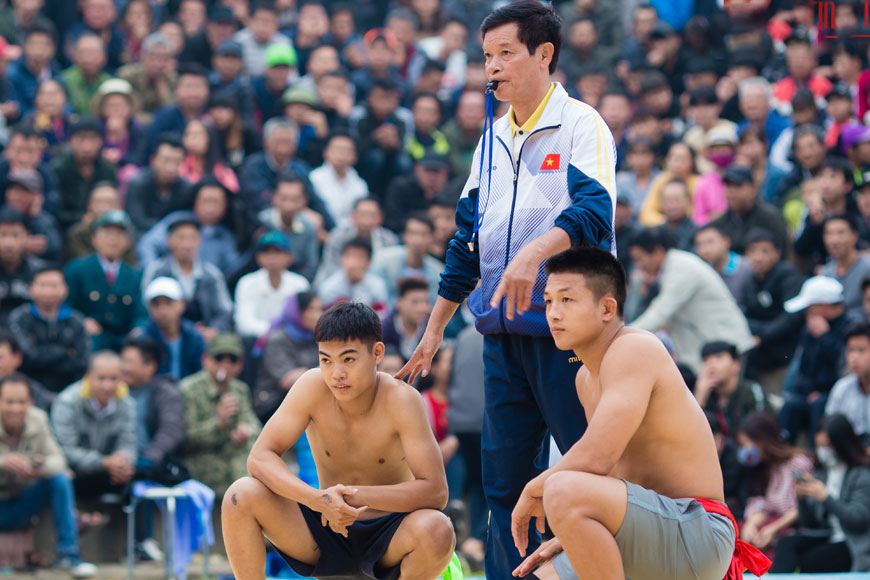Thi đấu vật ở Bắc Ninh. Ảnh: Sưu tầm