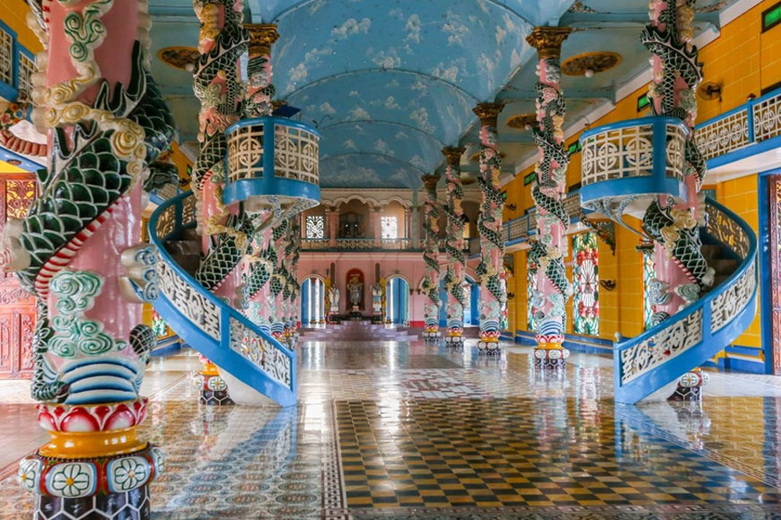 Bên trong Tòa thánh Tây Ninh. Ảnh: Sưu tầm 