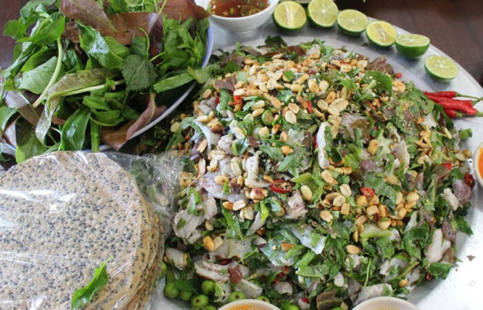 Hương vị không thể lẫn vào đâu của món gỏi cá kiến vàng. Ảnh: Sưu tầm 