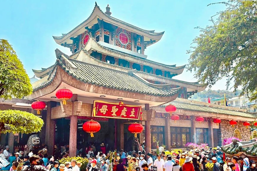 khong-khi-le-hoi