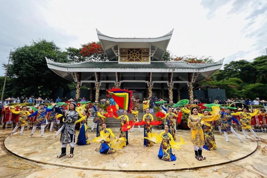 phan-hoi-ba-chuau-nui-sam