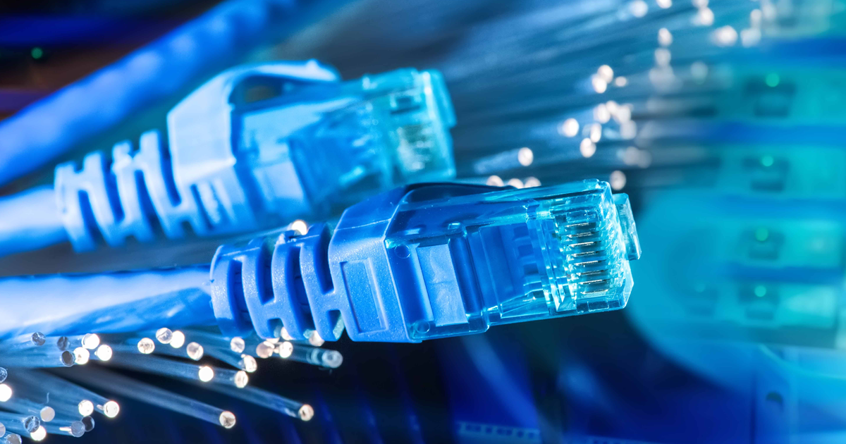 Cáp quang và cáp đồng. Ảnh: Sưu tầm