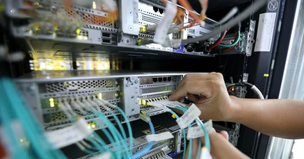 Lựa chọn cáp quang hay cáp đồng. Ảnh: Sưu tầm