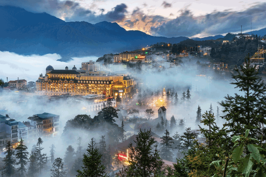 Khám phá vẻ đẹp mây trời hùng vĩ Sapa bằng xe máy