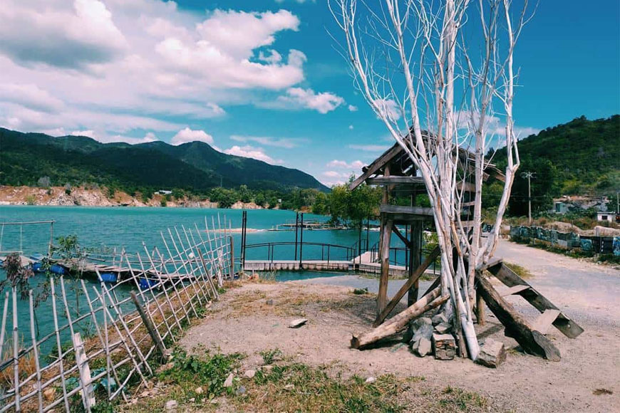 Check-in Hồ Đá Xanh: Địa điểm hot khiến giới trẻ “đổ xô” đến Vũng Tàu (TP. HCM)